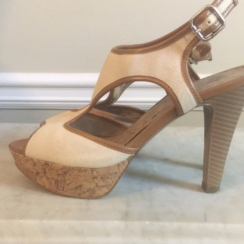 Adorable linen-look high heels